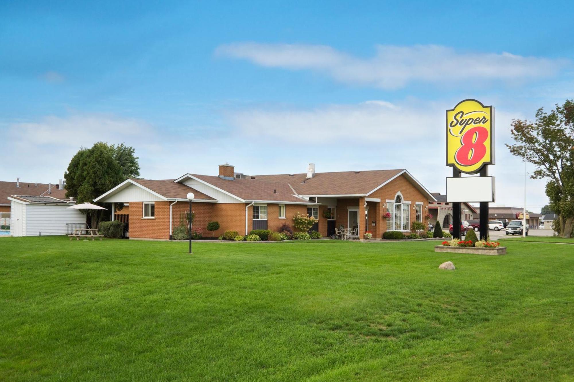 Super 8 By Wyndham Port Elgin Hotel Buitenkant foto