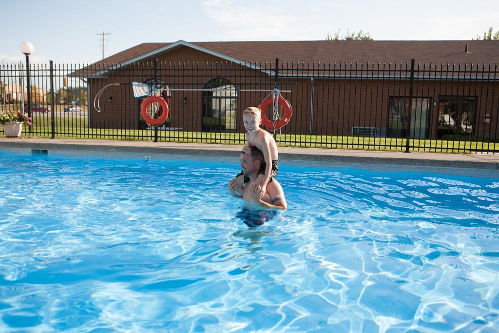 Super 8 By Wyndham Port Elgin Hotel Buitenkant foto